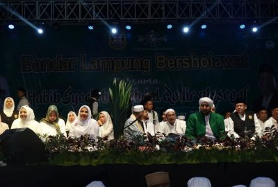 Habib Syech bin Abdul Qodir Assegaf Pandu Solawat yang Digelar Pemkot Bandar Lampung