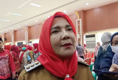 Eva Dwiana Serahkan Bantuan Operasional Kader Ketahanan Pangan dan Kesejahteraan Keluarga