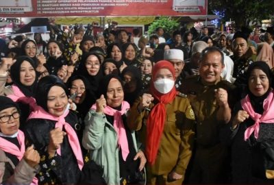 Bunda Eva Berangkatkan Jamaah Umroh Kloter Dua