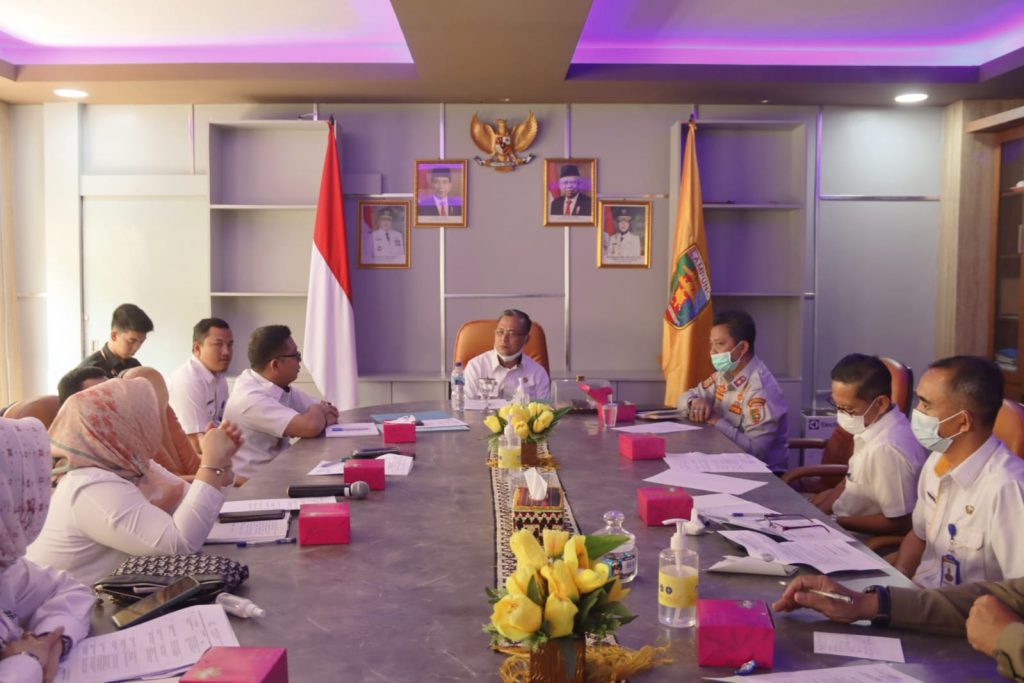 Asisten Administrasi Umum Pimpin Rapat Persiapan Kirab Drumband/Marching Band dan Pelajar