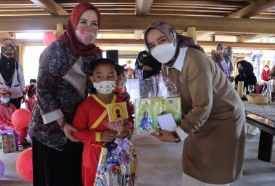 Bunda PAUD Provinsi Lampung Bermain Bersama Anak-anak di Tulang Bawang Barat