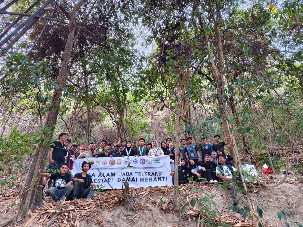 Densus 88 Tanam Pohon di Gunung Banten, Dorong Toleransi Lewat Pelestarian Lingkungan