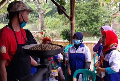 Iskandarsyah Berikan Pelatihan Pengolahan Hasil Kopi
