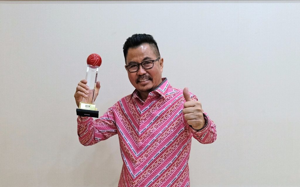 Djoko Tata Ibrahim Deputy CEO Smartfren saat menerima penghargaan IDX Channel Anugerah Inovasi Indonesia 2021
