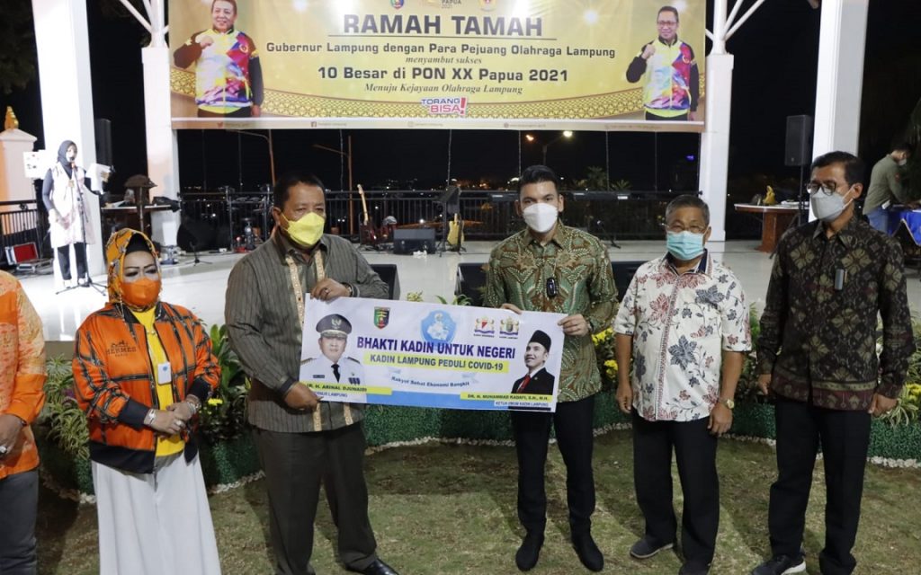 Gubernur Arinal Berikan Piagam serta Dana Pembinaan kepada Atlet Peraih Medali PON