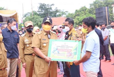 Gubernur Arinal Serahkan Bantuan Saat Kunjungan Kerja Ke Way Kanan
