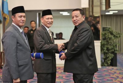 Gubernur Arinal Serahkan SK Mendagri tentang Perpanjangan Masa Jabatan PJ Bupati