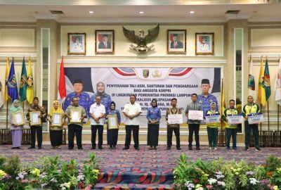 Gubernur Arinal Serahkan Tali Asih, Santunan, dan Penghargaan bagi Anggota Korpri di Lingkungan Pemprov Lampung