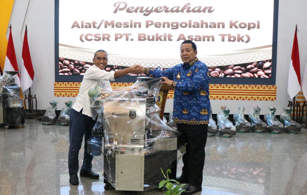 Gubernur Lampung Terima 30 Mesin Pengolah Kopi dari PTBA