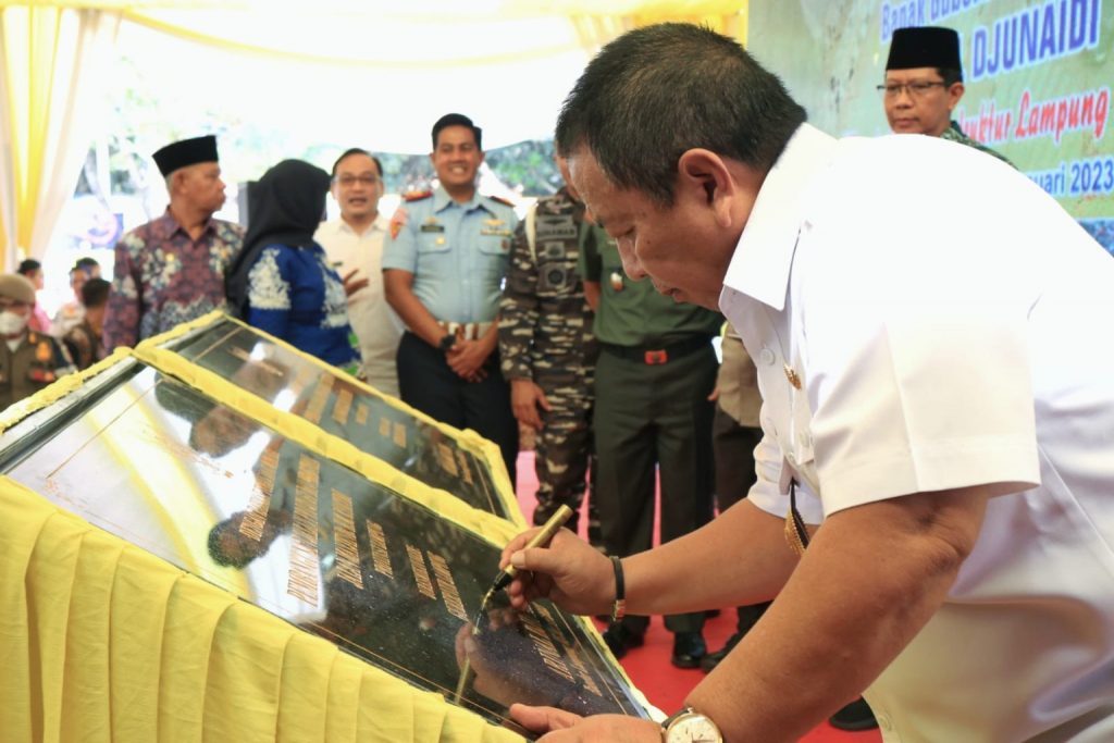 Gubernur Resmikan Jalan dan Pedestrian Ruas Mayjend Ryacudu