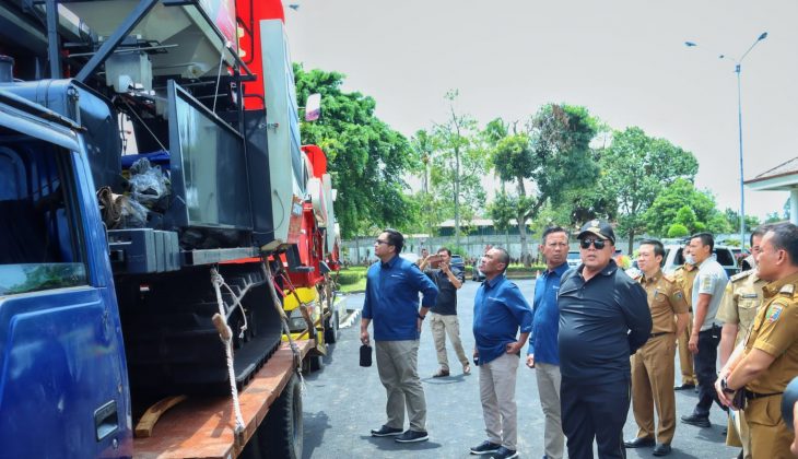 Gubernur Terima 2 Unit Combine Harvester dan 1 Unit Mobil Ambulan VIP dari PTBA