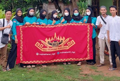 Muli Mekhanai Margodadi Bagikan Takjil untuk Masyarakat dalam Perjalanan