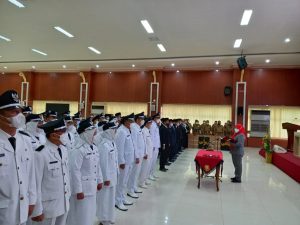 Walikota Eva Dwian saat melantik Pejabat dan Administrator di Gedung Semergou || Foto ist