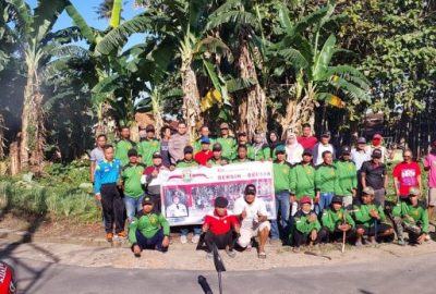Aparatur Kelurahan Jagabaya III Gotong Royong Bersih-Bersih Lingkungan