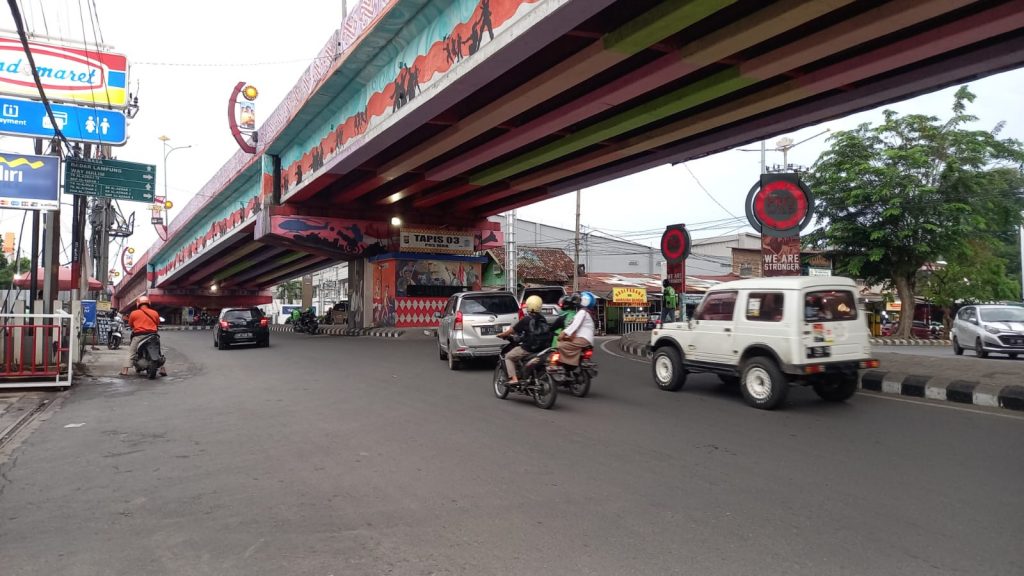 Foto U-Trun dibawah Flyover jalan Sultan Agung Way Halim