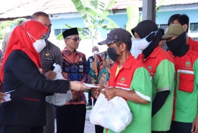 750 Petugas DLH Terima Santunan Zakat dari Baznas