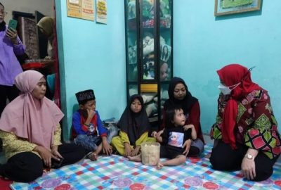 Takziah ke Rumah Korban Lift Az-Zahra, Bunda Eva Berangkatkan Umroh Ahli Waris