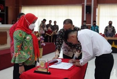 Wali Kota Eva Dwiana Serahkan SK 304 Guru P3K