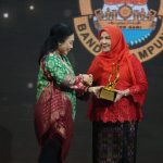 Eva Dwiana Terima Penghargaan Daerah Penanganan Stunting dan Layak Anak