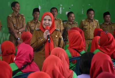 Eva Dwiana Minta DLH Gencarkan Program Gerebek Sungai