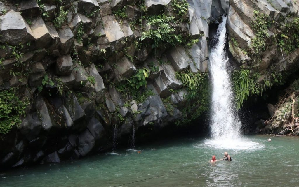 Mengeksplor Wisata dan Kuliner di Kabupaten Tanggamus: Air Terjun Way Lalaan