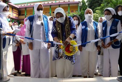 Ketua Dewan Pembina IWAPI Lampung Resmikan Rumah BETIK