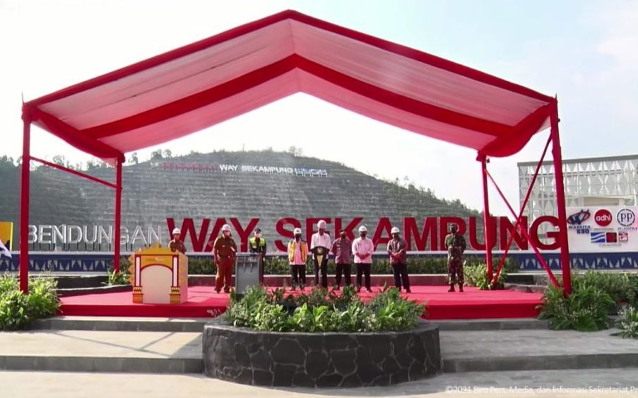Jokowi Meresmikan Bendungan Way Sekampung