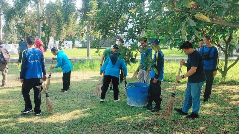 Jumat Bersih di Taman Makam Pahlawan Nasional
