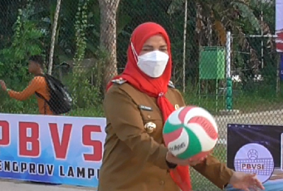 Kejuaraan Voli Wali Kota Cup Resmi Dibuka Eva Dwiana