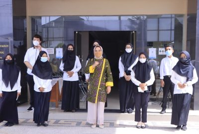 Ketua Dekranasda Lampung Lepas 10 Siswa Peserta PBK Boarding
