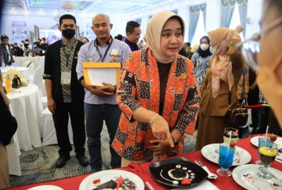 Ketua TP PKK Lampung Hadiri Lomba Tata Hidang dalam Rangkaian Kopi Lampung Begawi