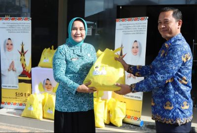 Ketua TP PKK Provinsi Lampung Salurkan Bantuan dari Lembaga Koordinasi Kesejahteraan Sosial