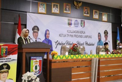 Kedatangan Ketua TP PKK Provinsi di Pringsewu Disambut dengan Tarian Bedana Lunik oleh Penari Cilik
