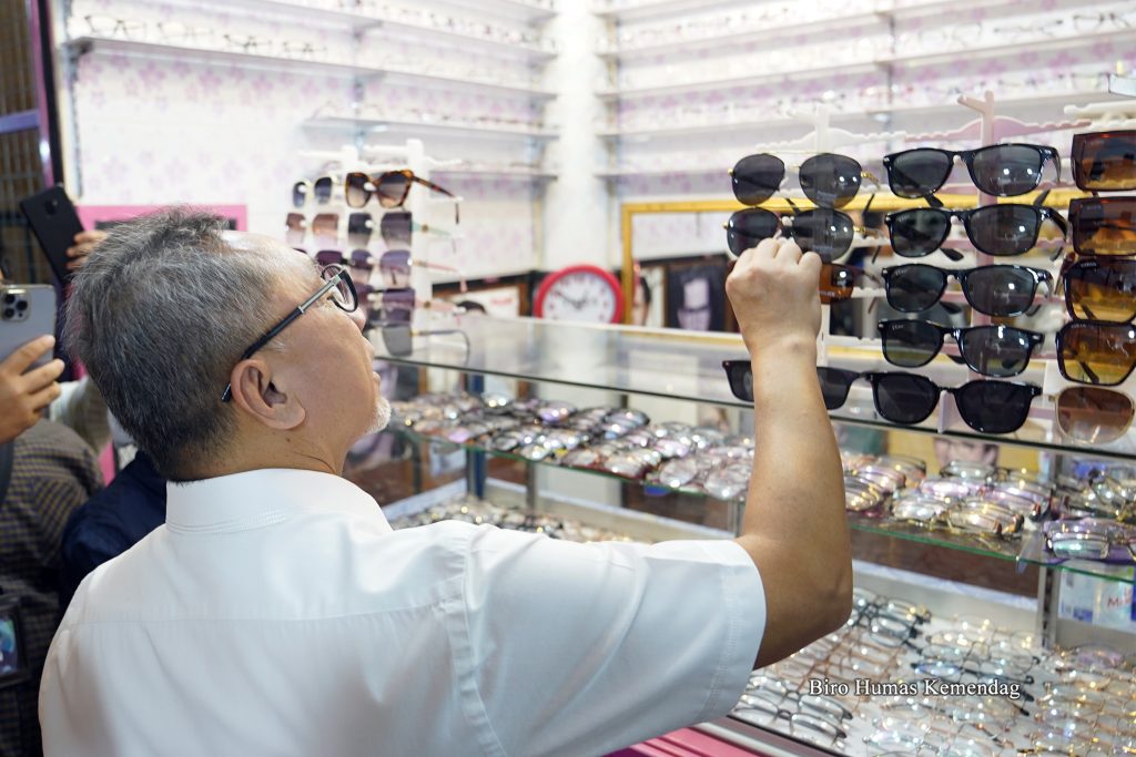 Mendag Zulkifli Hasan Tinjau Aktivitas Perdagangan di Pasar Johar