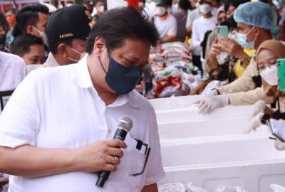 Menko Perekonomian Airlangga Hartarto Tinjau Pelaksanaan Pasar Murah