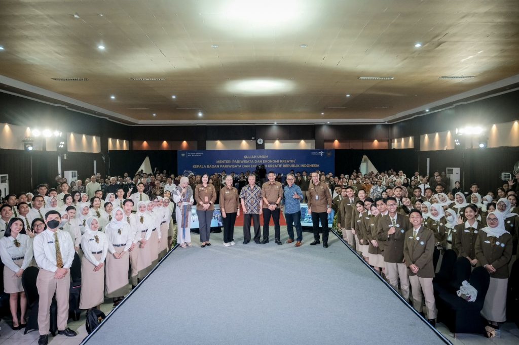 Menteri Sandiaga Apresiasi Poltekpar NHI Bandung Peroleh Predikat Penyelenggara Pendidikan Formal Ramah Disabilitas