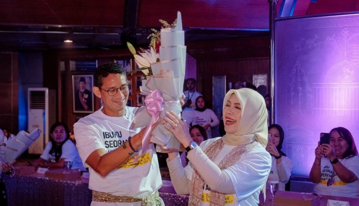 Menteri Sandiaga Hadiri Acara Peringatan Hari Ibu di Gedung Sapta Pesona