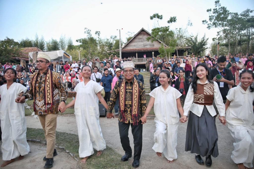 PJ Gubernur Samsudin Buka Tubaba Art Festival ke-8 di Amphitheater Kota Budaya Uluan Nughik