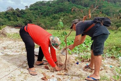 Pokdarwis Pantai Minang Rua Tanam 1.000 Bibit Pohon