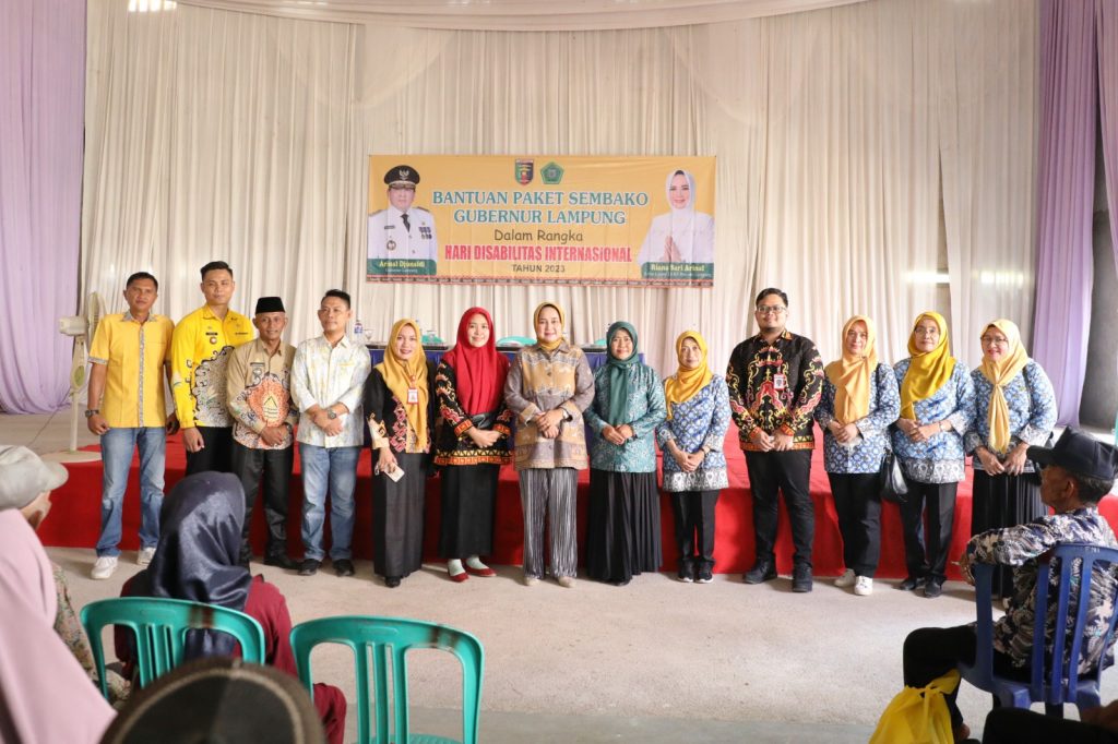 Peringati Hari Disabilitas Internasional, Riana Sari Arinal Bagikan Paket Sembako