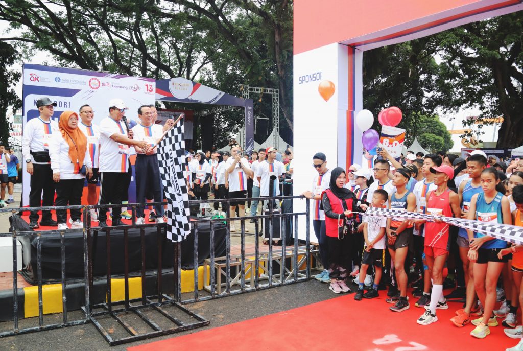 Pj Gubernur Samsudin Lepas Peserta Gencarkan Run 2024: Tingkatkan Literasi Keuangan Lewat Olahraga