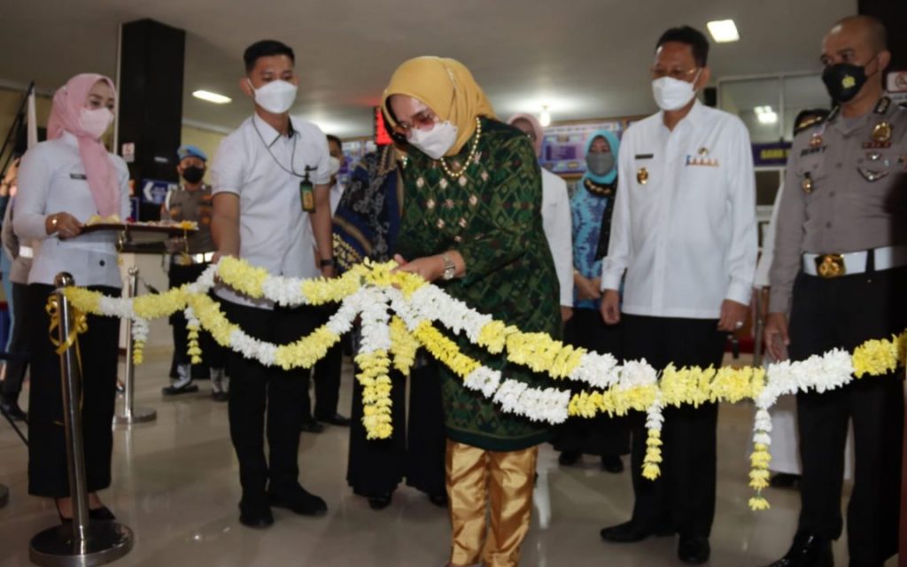 Bunda Literasi Resmikan Pojok Baca Digital di UPTD I Samsat