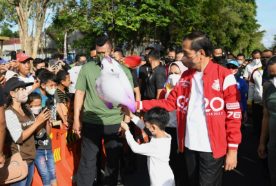 Presiden Jalan Santai di Lokasi CFD di Kota Surakarta