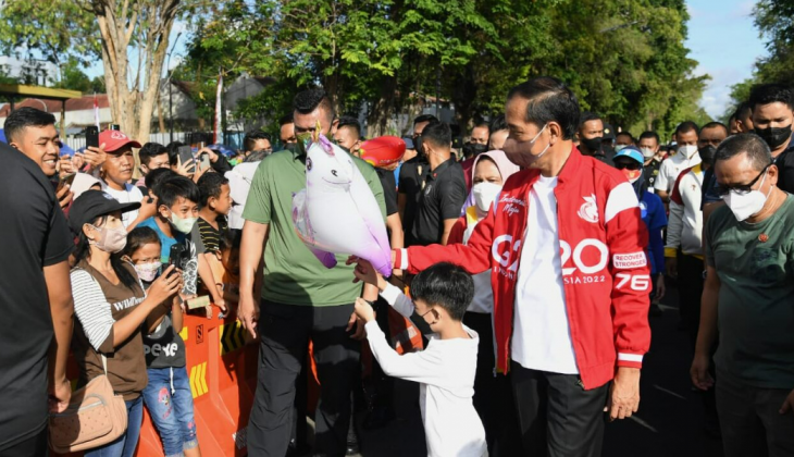 Presiden Jalan Santai di Lokasi CFD di Kota Surakarta