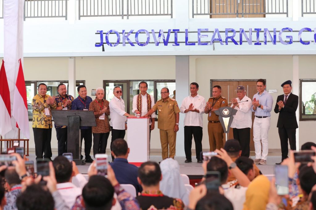 Presiden Jokowi dan Mendag Zulkifli Hasan Resmikan Jokowi Learning Centre di SMA Kebangsaan Lampung Selatan