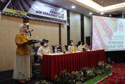 Riana Sari Arinal Buka Acara Pembinaan IKM Kerajinan Tapis