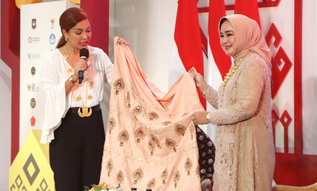 Riana Sari Arinal: Dekranasda Bantu UMKM Berikan Akses Pemasaran Melalui Pameran