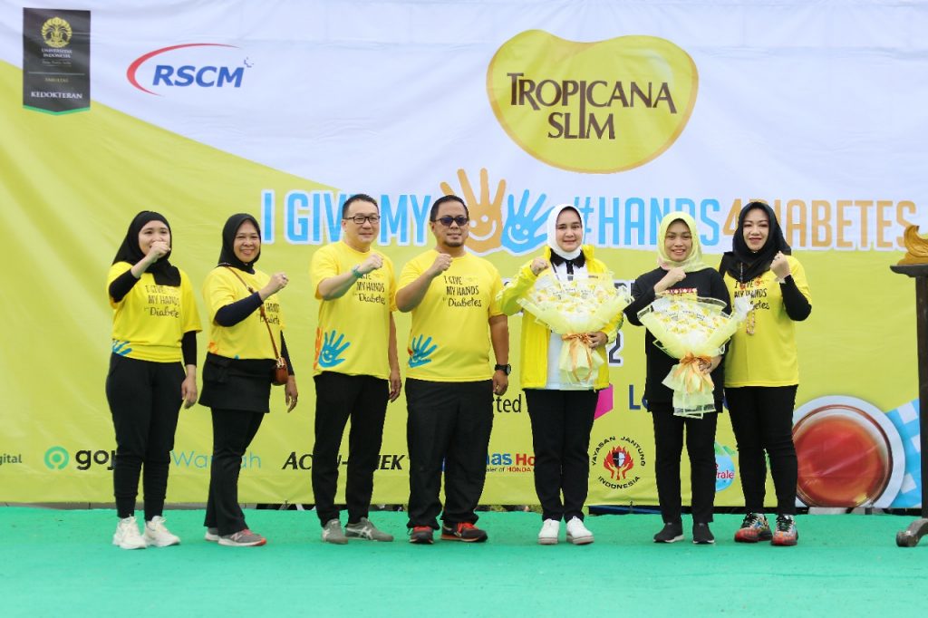 Riana Sari Arinal Hadiri Acara I Give My #HANDS4DIABETES in World Diabetes Day 2022
