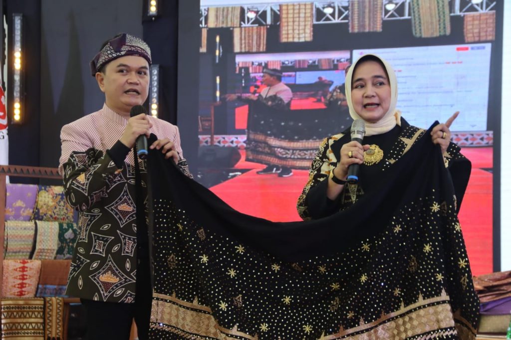 Riana Sari Arinal Promosikan Produk UMKM Secara Online