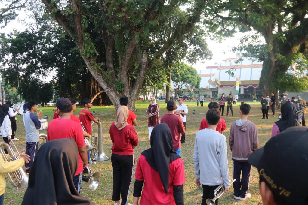 Riana Sari Arinal Tinjau Kegiatan Latihan Marching Band Gita Praja Saburai